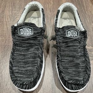 HEY DUDE SIZE 9.0